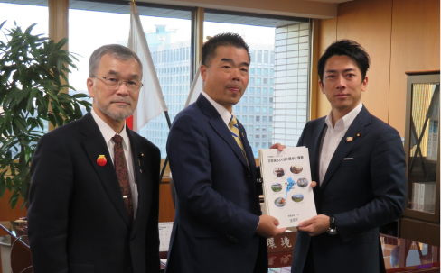 小泉進次郎環境大臣に、三日月知事と共に滋賀県の要望を伝える。